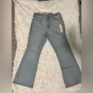 NEW UNIVERSAL THREAD
HIGH-RISE FLARE COMFORT STRETCH JEANS SIZE 12 REG